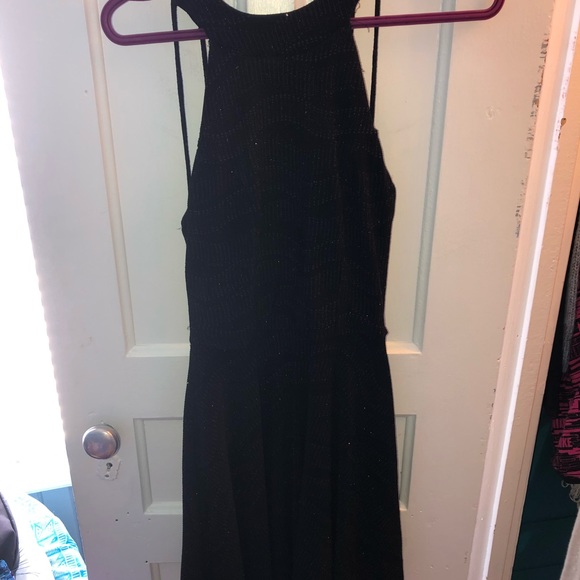 Short sparkly black dress with open back ! - Picture 3 of 6
